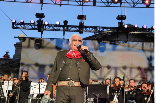 Vicente Fernández tiene inflamadas las vías respiratorias